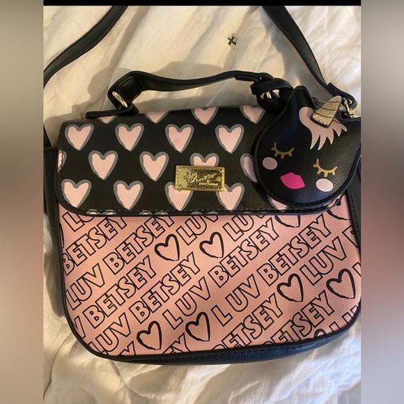 Authentic BETSEY JOHNSON LUV BETSEY CROSSBODY - Picture 2 of 5